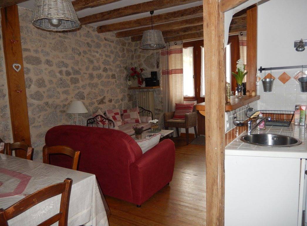 Gite Les Hirondelles maison dans village entre Estaing et Conques in Espeyrac, Aveyron