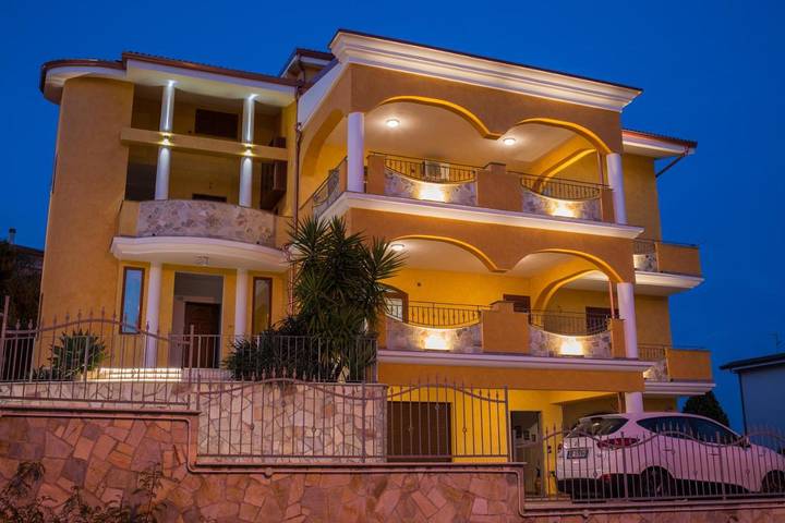 Casa vacanza per 3 persone, con Balcone e Giardino nonché Panorama a Badolato