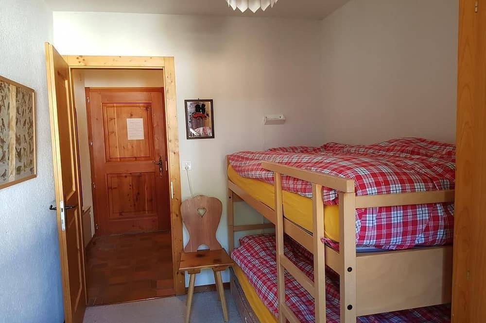 Ganze Wohnung, Aussen : 3-Zimmerwohnung für 4 Personen im 2. Stock, grosser Balkon mit Gartenmöbeln -Innenr : 70 qm in Saint Luc, Anniviers