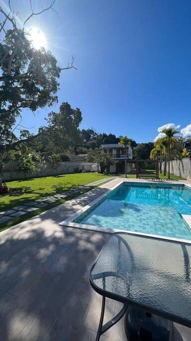 Casas e apartamentos de temporada para 15 pessoas, com jardim e piscina, com animais de estimação em Magé