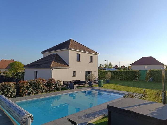 Location de vacances pour 6 personnes, avec Jacuzzi et Terrasse ainsi que Jardin et Piscine dans l' Aube