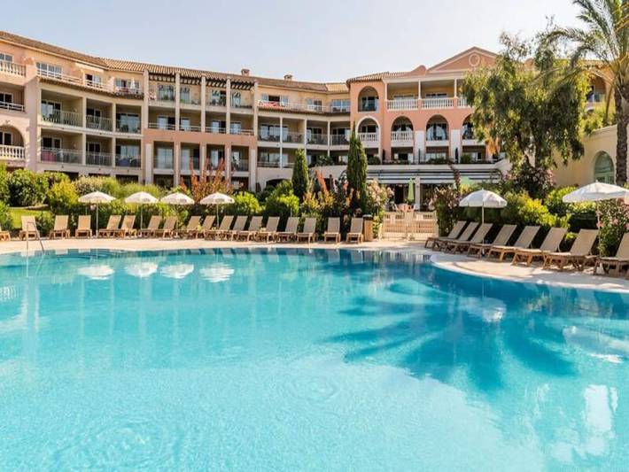 Gîte pour 4 personnes, avec terrasse et piscine, adapté aux familles dans Plage de San Peire - 4