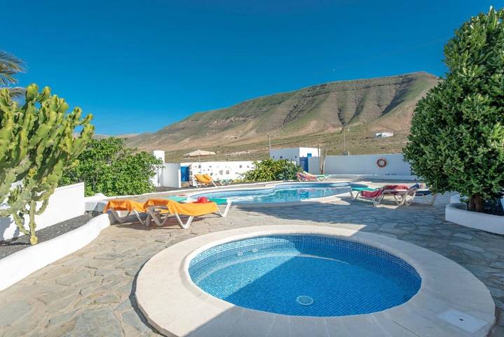 Casa rural para 4 personas, con Terraza y Jardín además de Piscina para niños y Piscina en Soo - 3