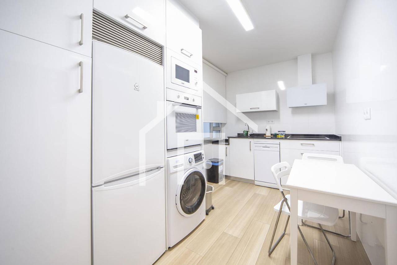 Apartamento entero, Ático Quintana Ii - con terraza, en el centro con Wifi y garaje in Oviedo, Cordillera Cantábrica