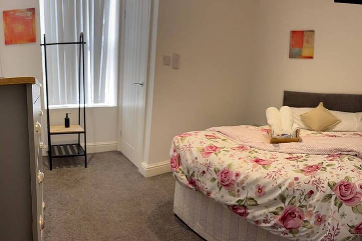 Anfield View Escape – Private Ensuite Room Near Stadium & Shops in Liverpool, Merseyside