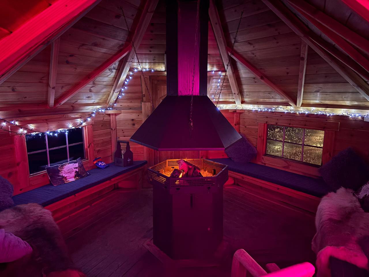 Littlelakelodge 2 Cabin with Hot Tub and Parking in County Antrim