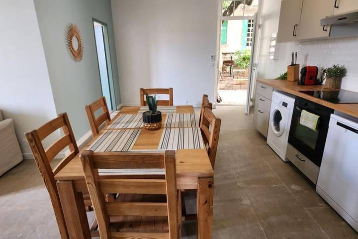 Gîte pour 6 personnes, avec balcon et vue à Castries