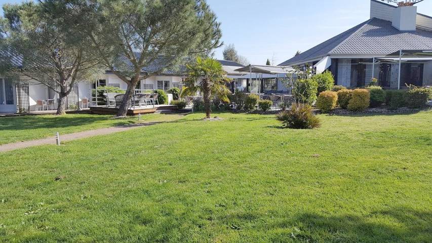 Hôtel pour 2 personnes, avec jardin et terrasse, animaux acceptés à Saint-Victor (Allier) - 3