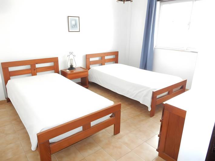 Location de vacances pour 5 personnes, avec jardin ainsi que balcon et bassin pour enfant à Portimão