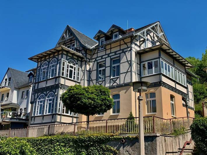 Hotel, mit Terrasse und Garten in Bad Blankenburg