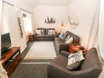 Holiday Home for 8 People in Cemaes, North-Wales, Photo 4