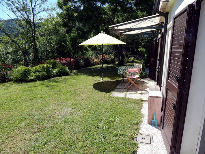 Casa vacanza per 4 persone, con giardino e terrazza, con animali domestici in Liguria