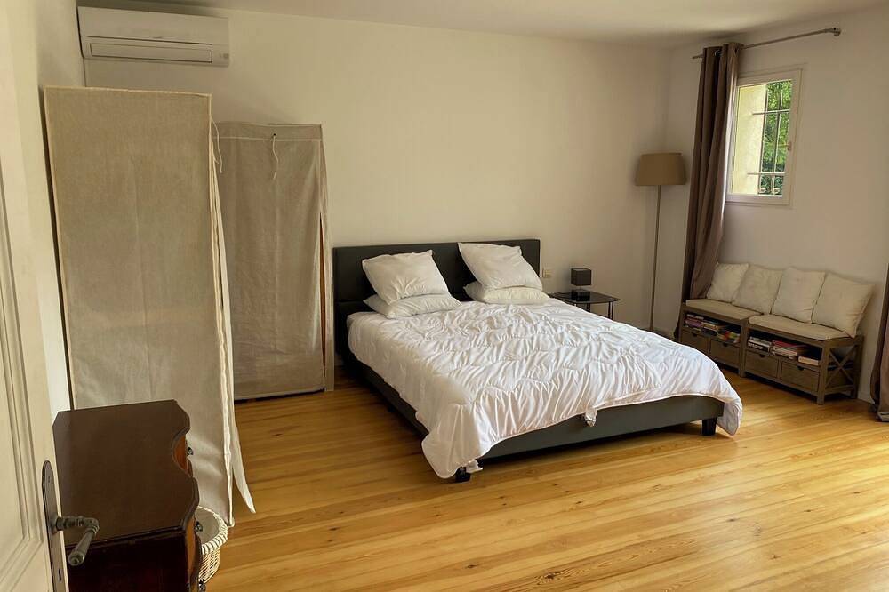 Ganze Wohnung, Quiet studio, greenery, swimming pool, reception facilities, 6 km from beaches. in La Colle-sur-Loup, Cannes und Umgebung