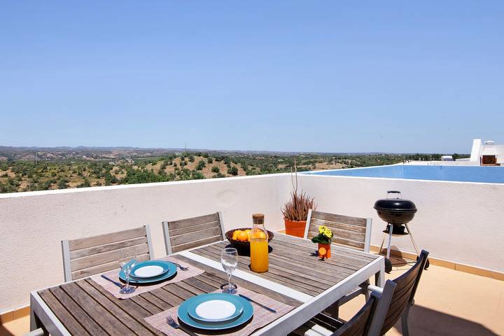 Villa para 6 pessoas, com jardim e varanda em Tavira