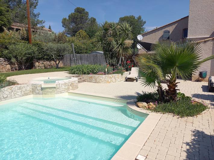 Casa de vacaciones para 6 personas, con jardín además de jacuzzi y balcón - 1