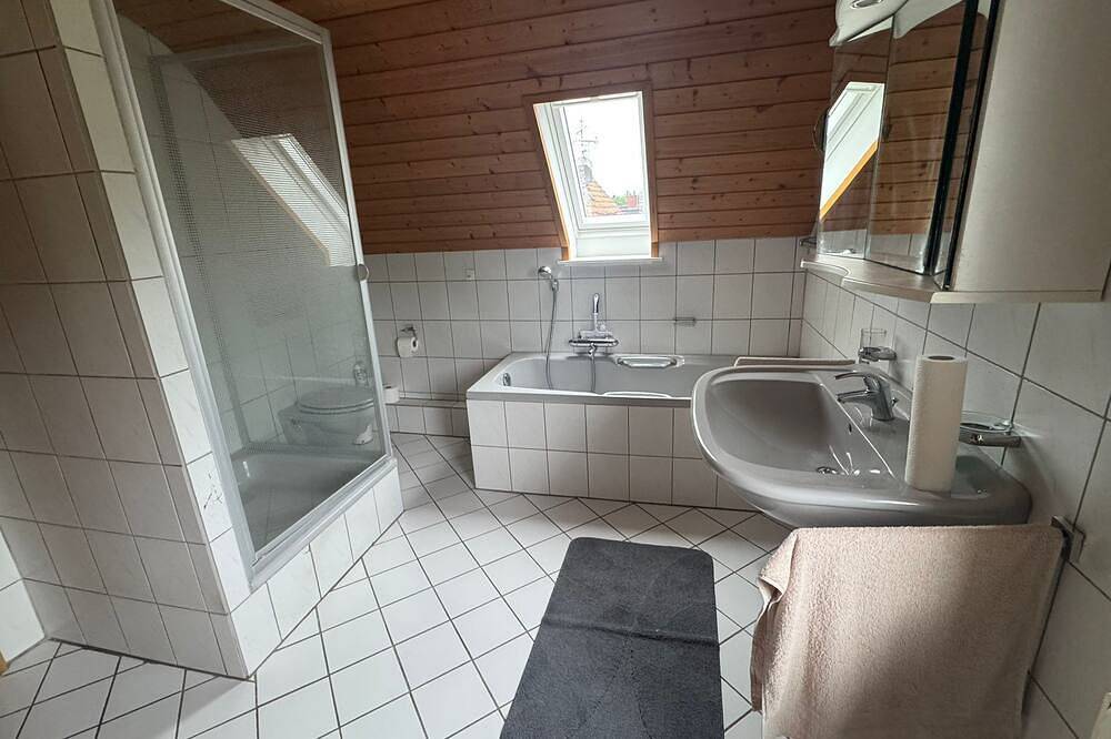 Ganze Wohnung, Schöne Ferienwohnung mit 100qm und Garten in Herford, Nordrhein-Westfalen