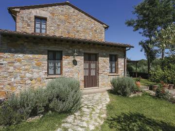 Location de vacances pour 6 personnes, avec jardin et terrasse à Montaione