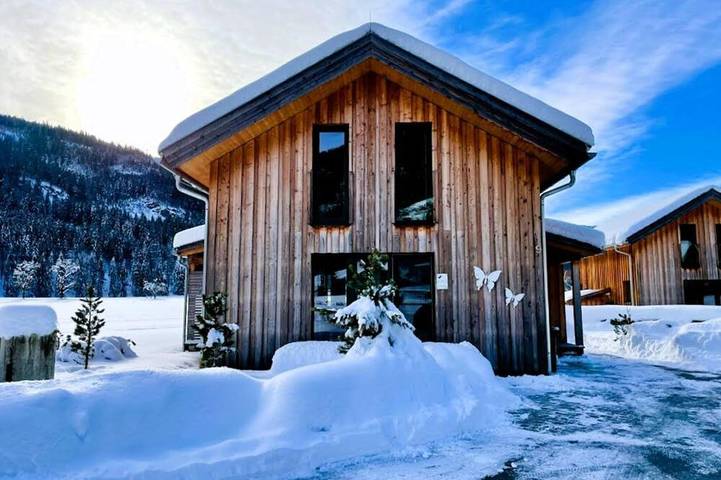 Chalet für 9 Personen, mit Sauna und Balkon sowie Garten und Whirlpool