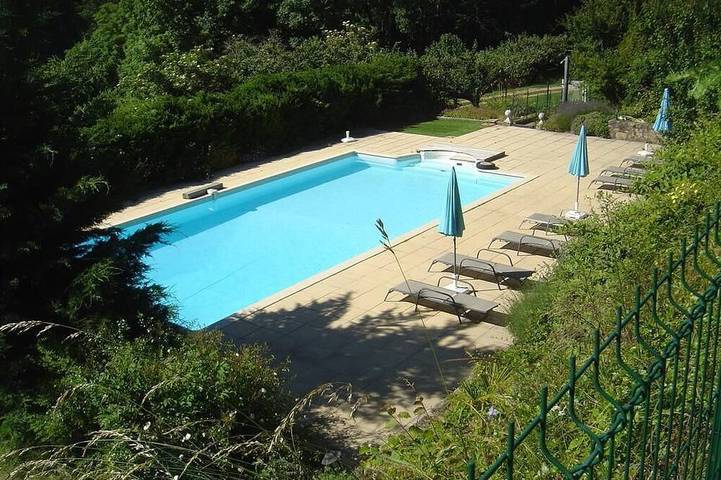 Château pour 30 personnes, avec Jacuzzi ainsi que Jardin et Piscine en Ardèche