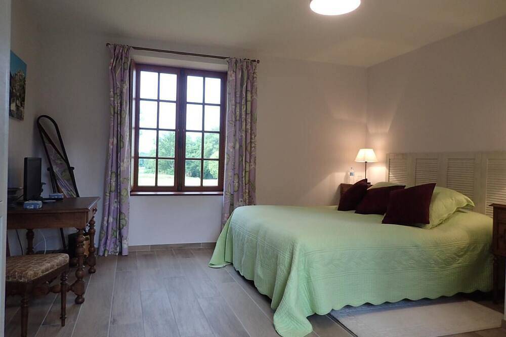 Luxueux gîte avec piscine et Wifi, proche circuit 24H du Mans, animaux bienvenus in Tuffé, Sarthe