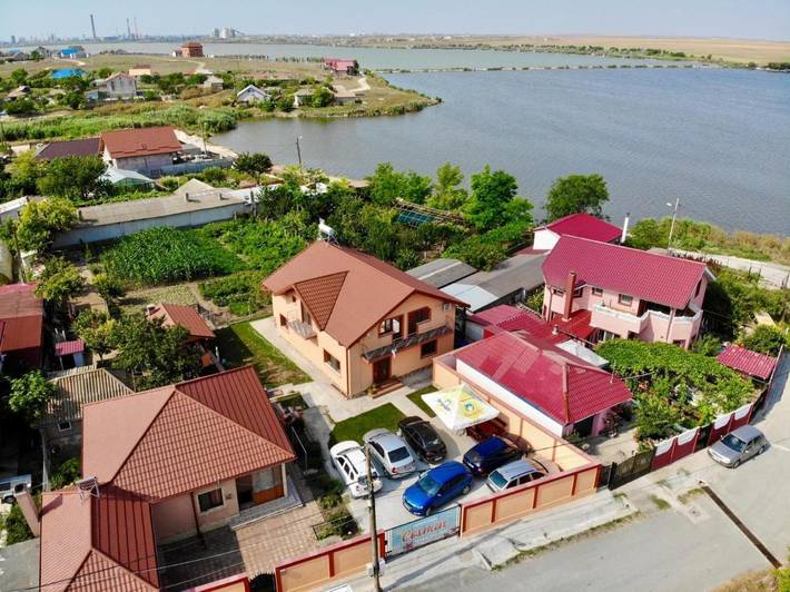 Maison d’hôte pour 3 personnes, avec terrasse et jardin ainsi que vue sur le lac et vue dans Constanța