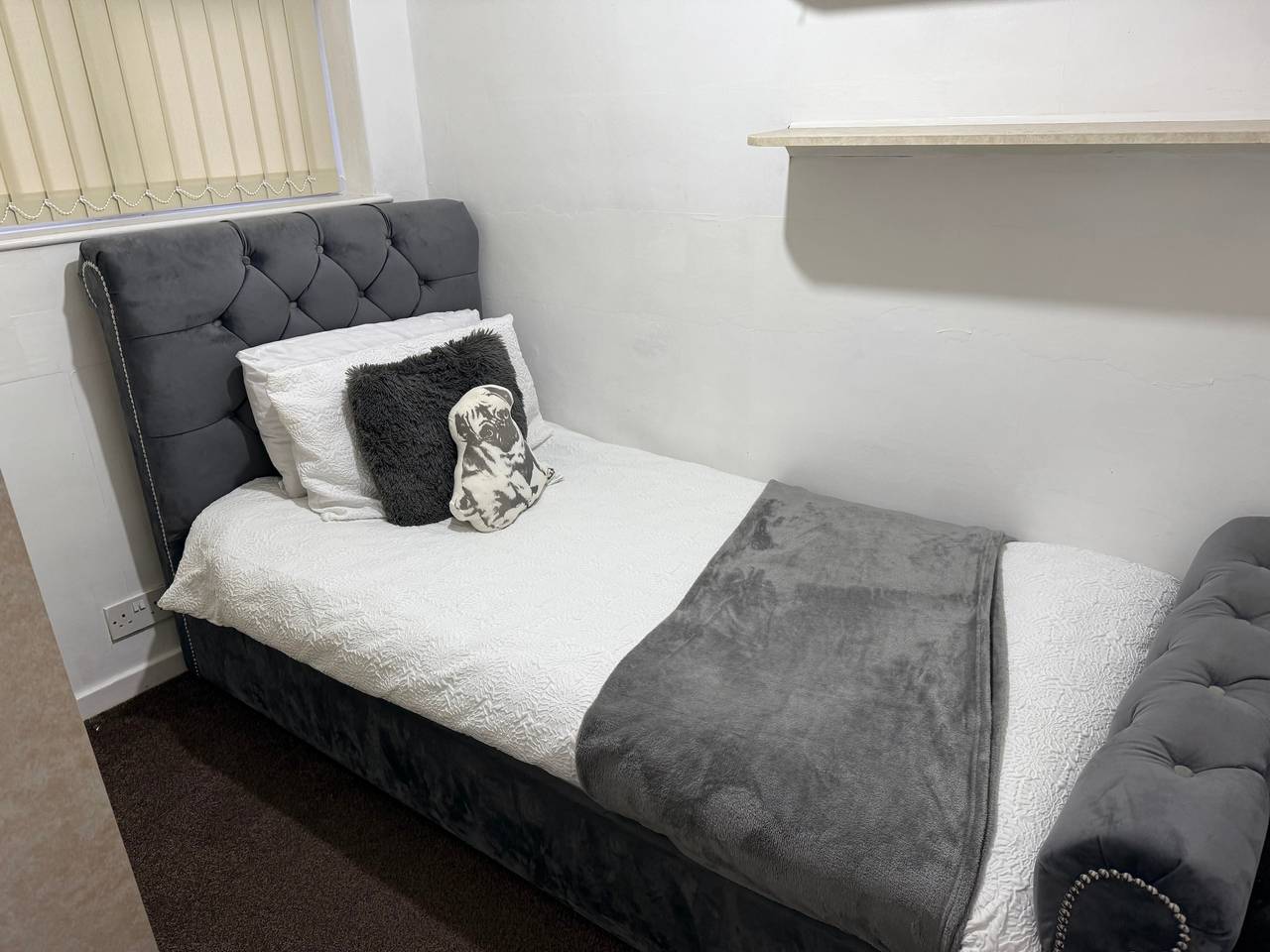 3 Bed House - Sleeps 6 - Parking - Wifi in Oadby and Wigston, Heart of England