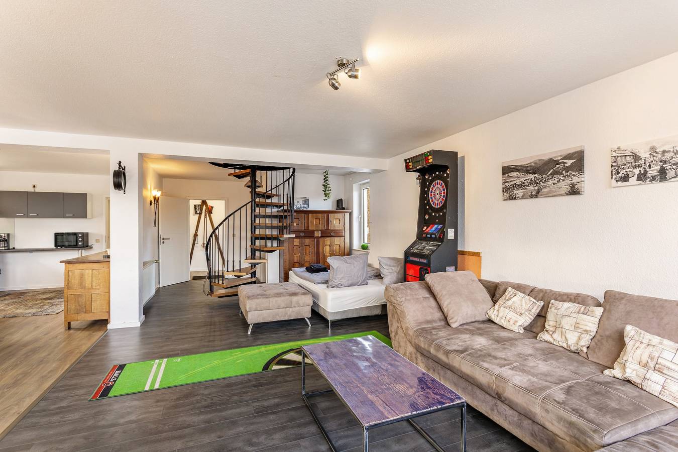 Ganze Wohnung, Ferienwohnung 'Piste 1' mit Gemeinschaftsterrasse, Balkon und Wi-Fi in Willingen, die Mittelgebirge