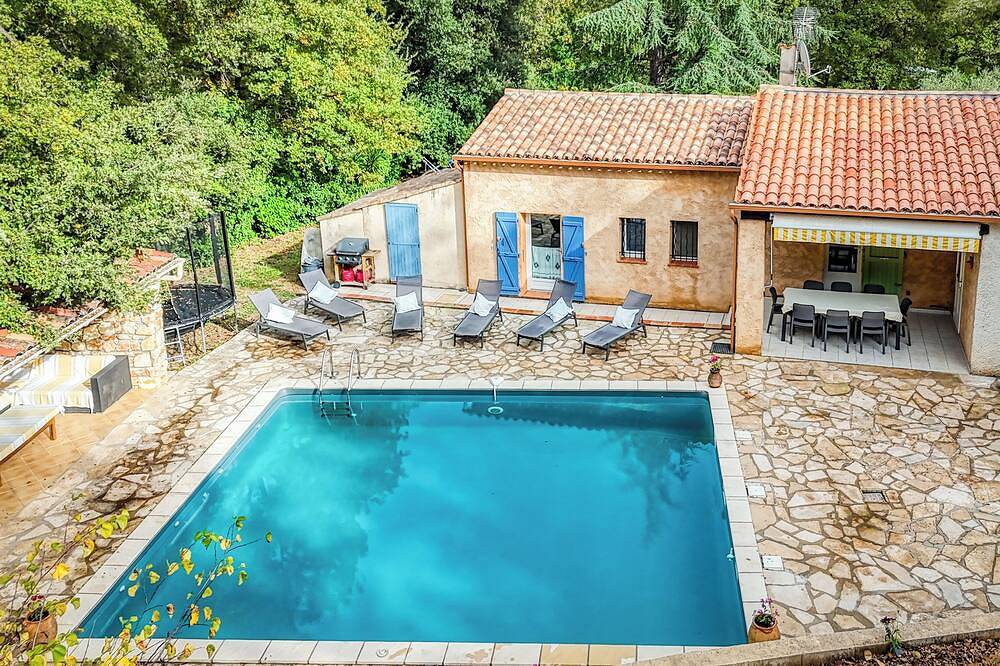 Entire apartment, Villa Léonfine \"champ fleuri\" gite in Le Cannet-des-Maures, Draguignan region