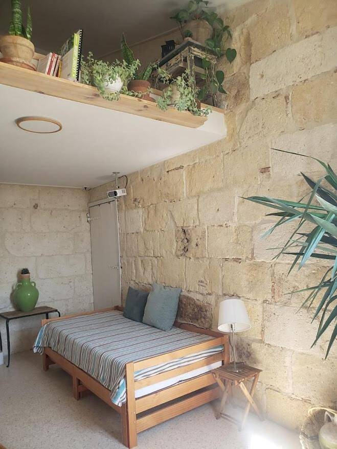 Gîte pour 8 personnes, avec terrasse et vue, animaux acceptés à Castries