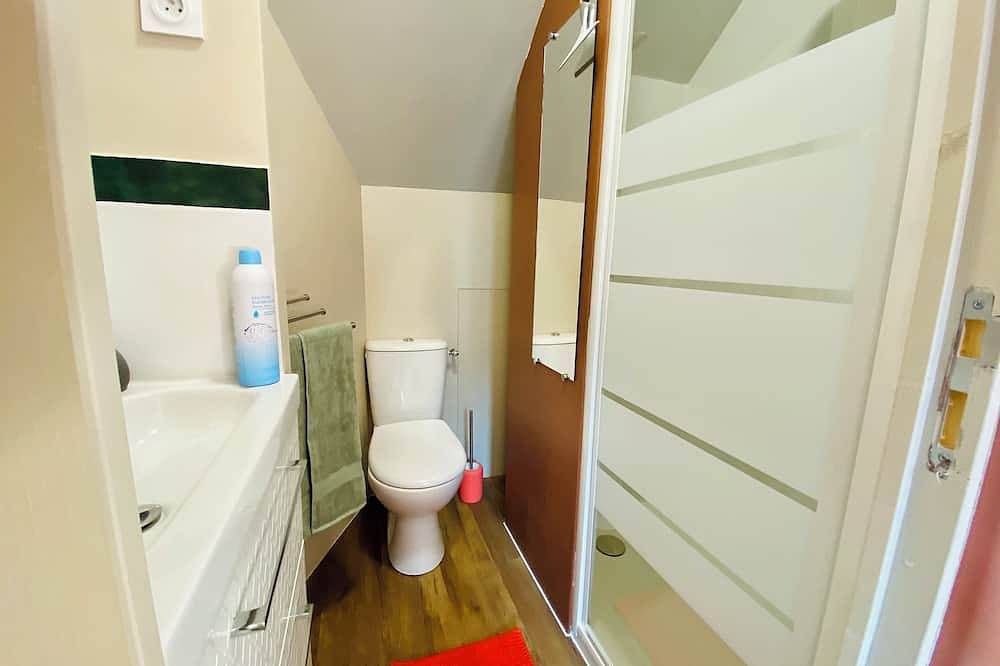 Apartamento entero, Small duplex with garden, near the charming port of Le Bono, pets welcome in Bono, Côte des Mégalithes