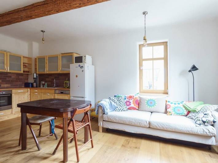 Ganze Wohnung, Komfortable Ferienwohnung in Paulinzella mit Großem Garten in Königsee-Rottenbach, Ostthüringen