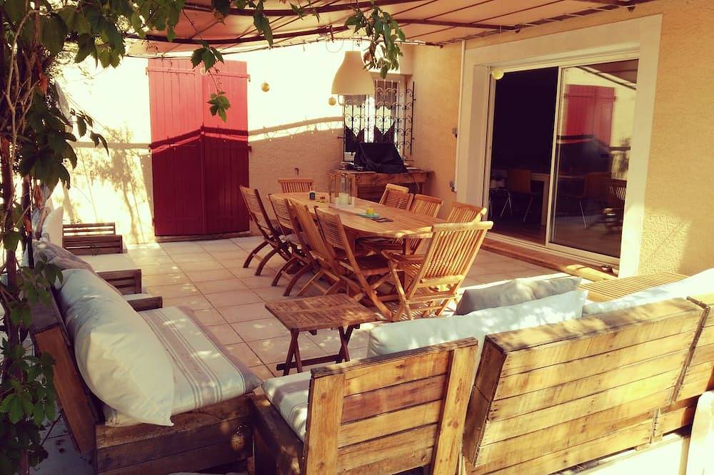 Villa climatisée avec un studio et piscine sud de la France in Saint-Drézéry, Côte méditerranéenne (France)