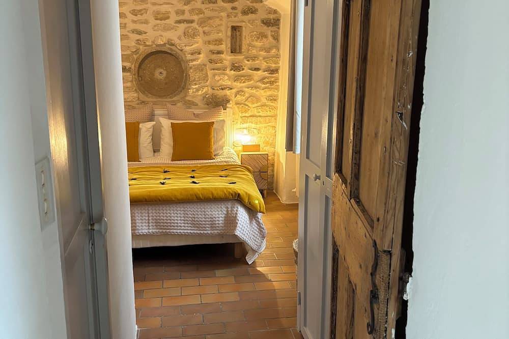 Charming 2-bedroom house in a historic and beautiful village in Venasque, Parc naturel régional du Mont-Ventoux
