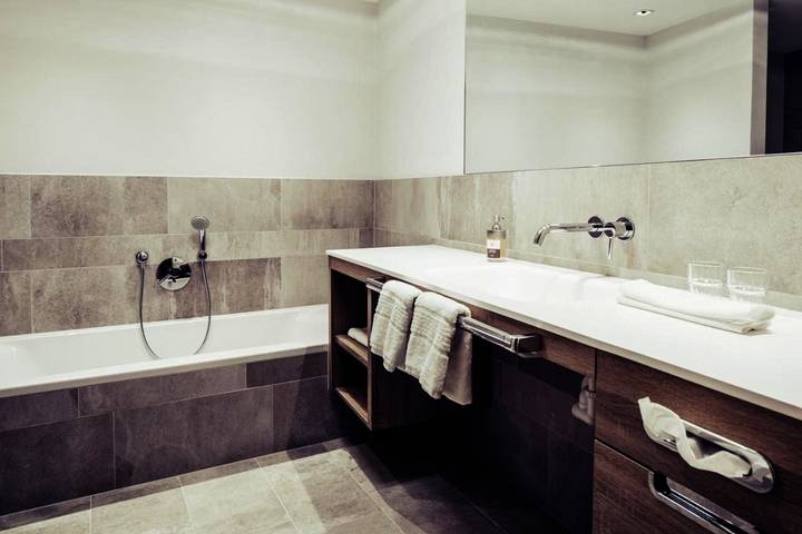 Hotel für 5 Personen, mit Balkon und Terrasse sowie Garten und Sauna in Zöblen - 4