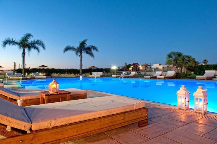 Location de vacances pour 3 personnes, avec vue ainsi que piscine et jardin dans Malia - 2