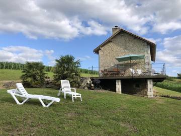 Gîte pour 6 personnes, avec piscine et terrasse ainsi que jardin et sauna en Charente