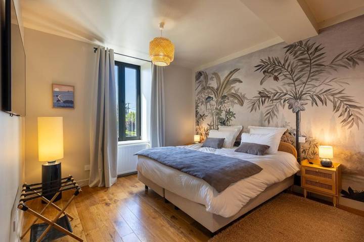 Chambre d’hôte pour 4 personnes, avec jacuzzi ainsi que piscine et jardin dans le Jura - 4