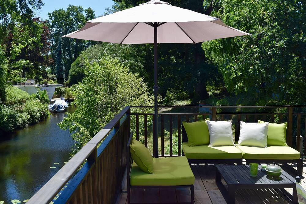 Maison esprit cabane bord canal Cazaux (15 min d'Arcachon) avec ponton privé in Cazaux, La Teste-de-Buch