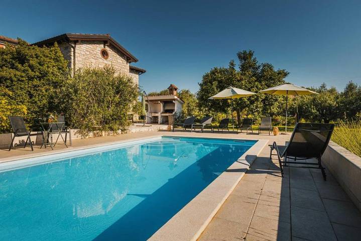 Villa für 6 Personen, mit Pool und Garten sowie Ausblick, mit Haustier in Kaštel (Plovanija)