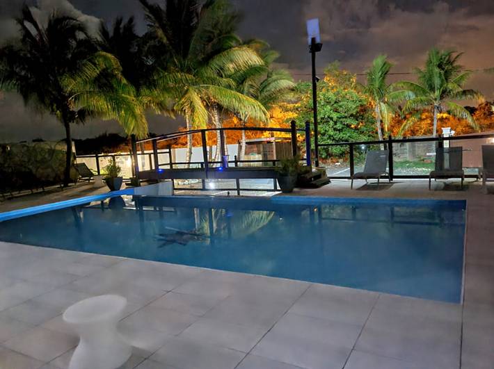 Location de vacances pour 4 personnes, avec piscine et terrasse à Le Moule - 4