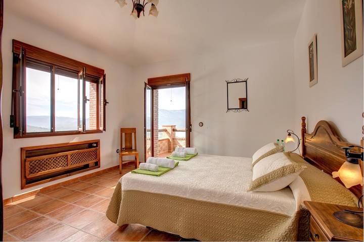 Chalet para 6 personas, con piscina además de jardín y jacuzzi, Familias con niños en Sierra de Cádiz - 4