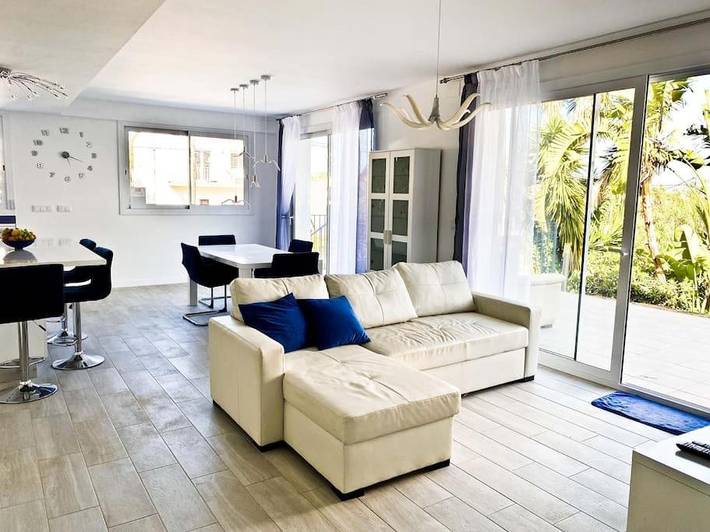 Location de vacances pour 6 personnes, avec vue ainsi que jardin et piscine, animaux acceptés à Castelldefels - 4