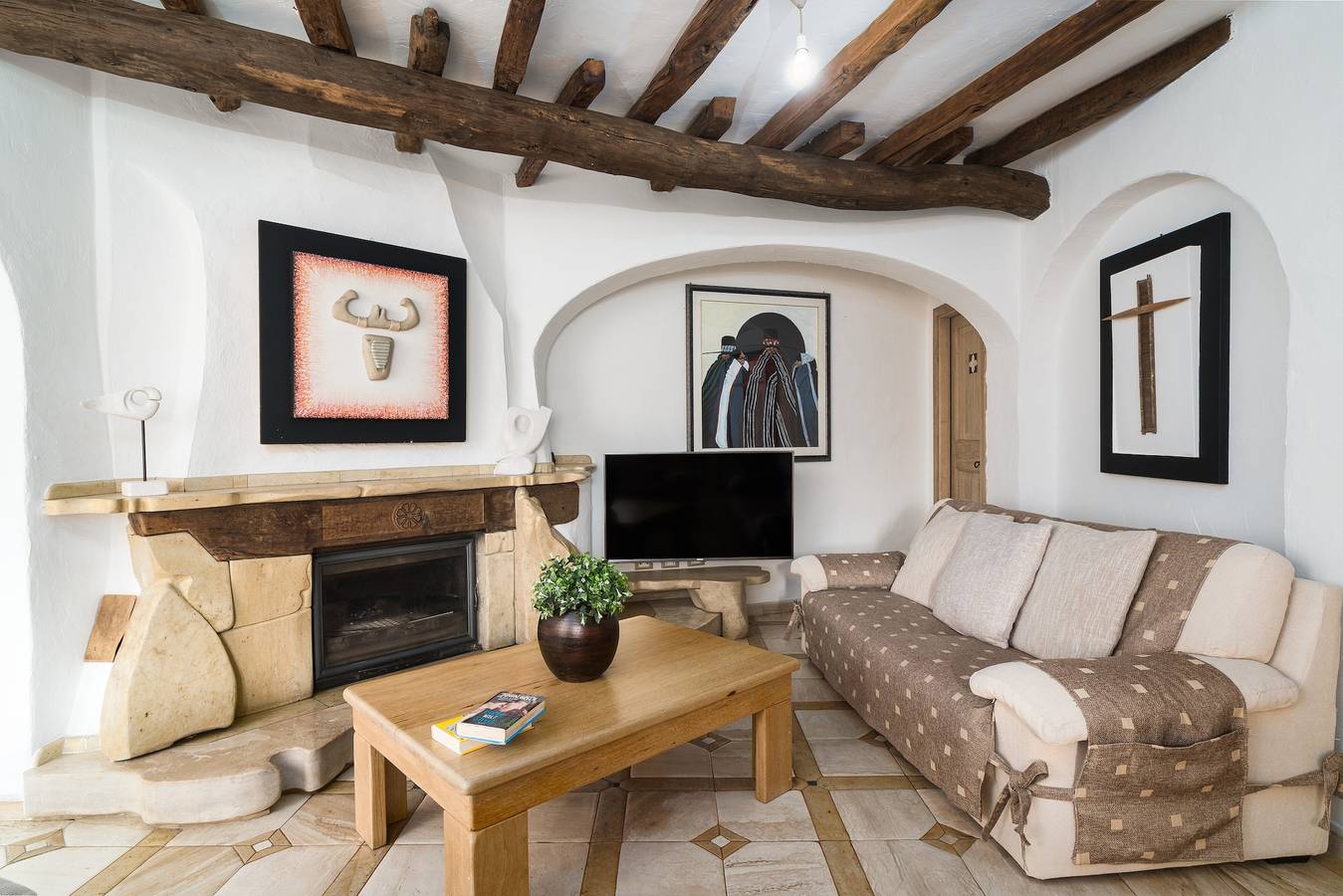 Appartement entier, Appartement "Art House" avec vue sur les montagnes, terrasse privée et Wi-Fi in Dorgali, Golfe d'Orosei