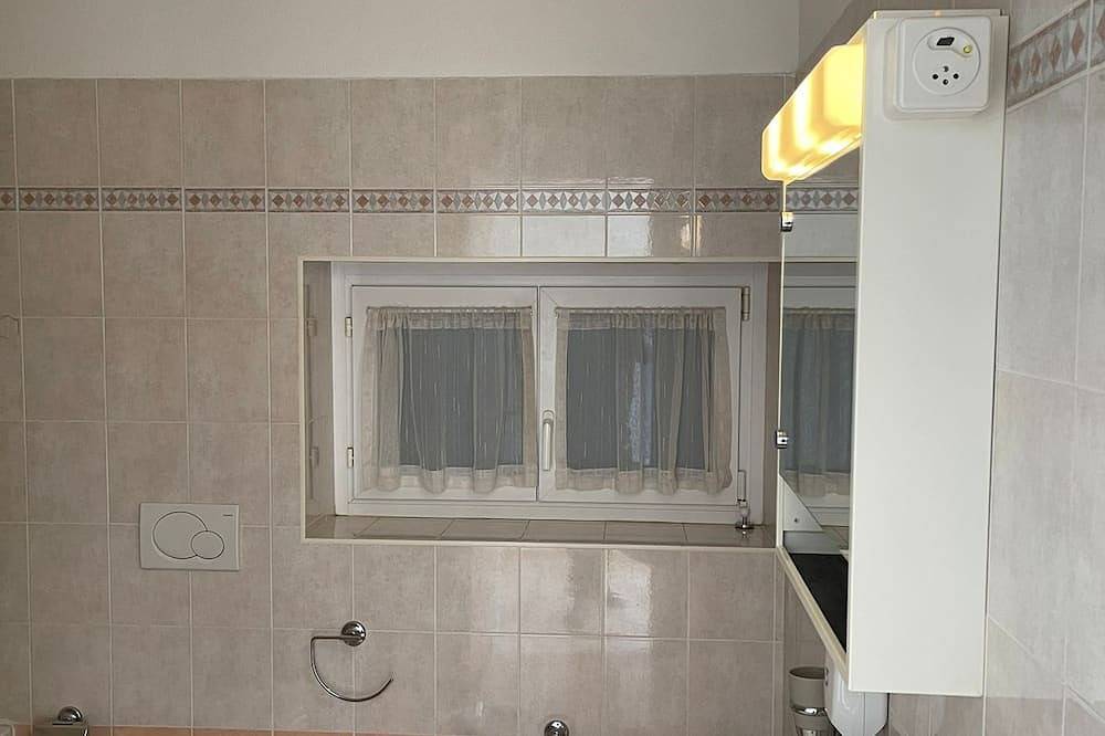 Ganze Wohnung, Apartment with 2 bedrooms  in Mendrisio, Tessin