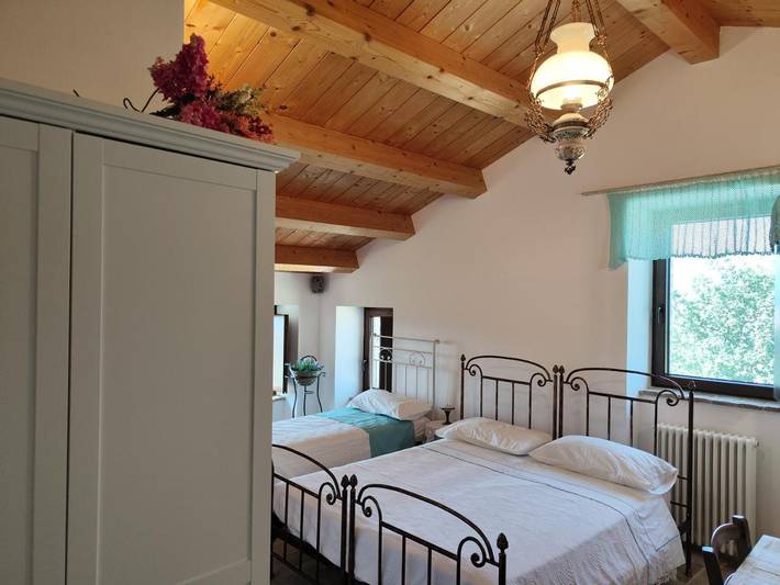 Privatzimmer für 3 Personen, mit Balkon und Terrasse sowie Garten und Pool in Penna San Giovanni - 2
