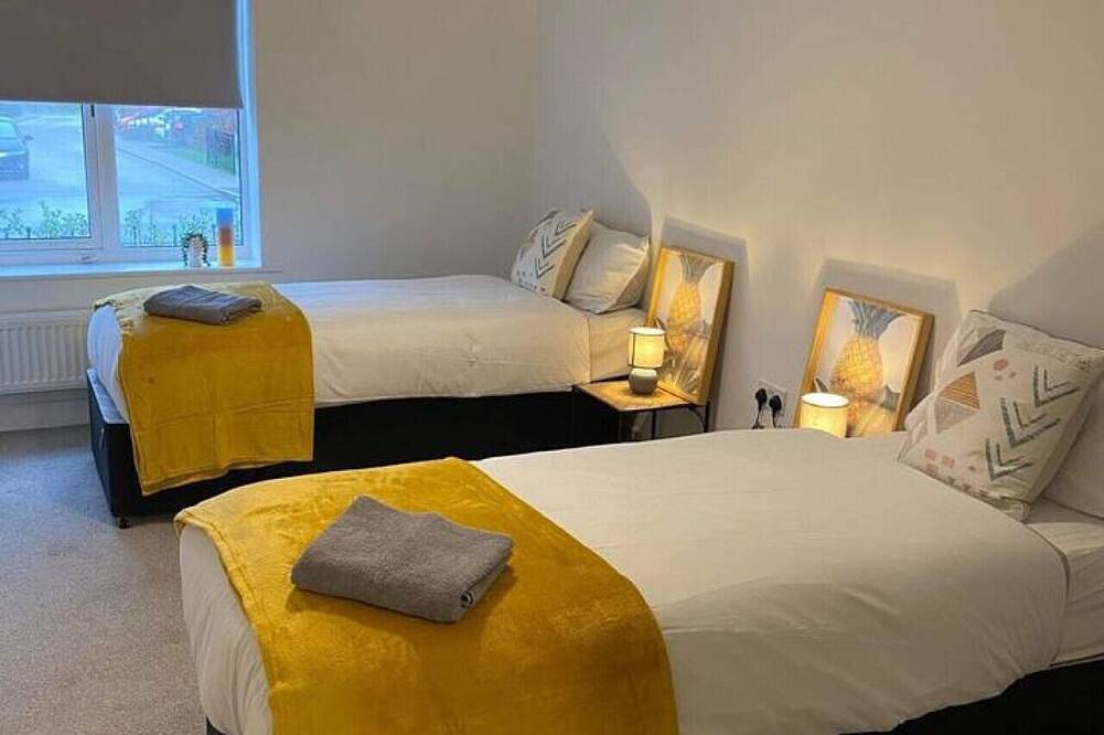 Entire apartment, 2 Bed Apartment Free Parking Close to Gatwick in Crawley, West Sussex