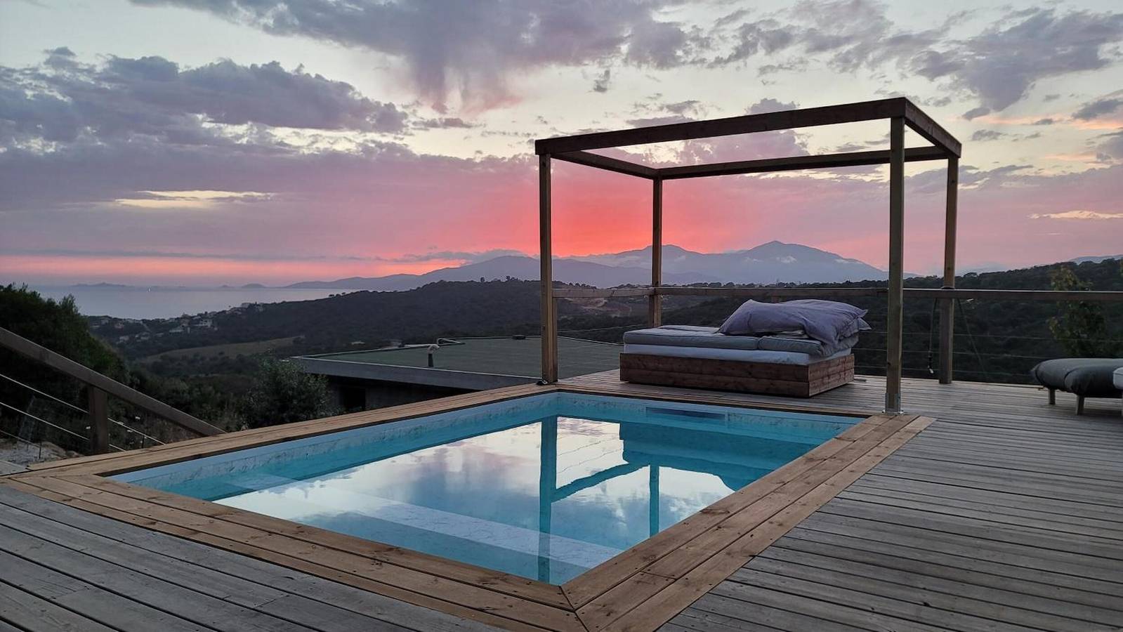 Villa 'Liliekaena' con vista mare, Wi-Fi e aria condizionata in Albitreccia, Ajaccio e dintorni