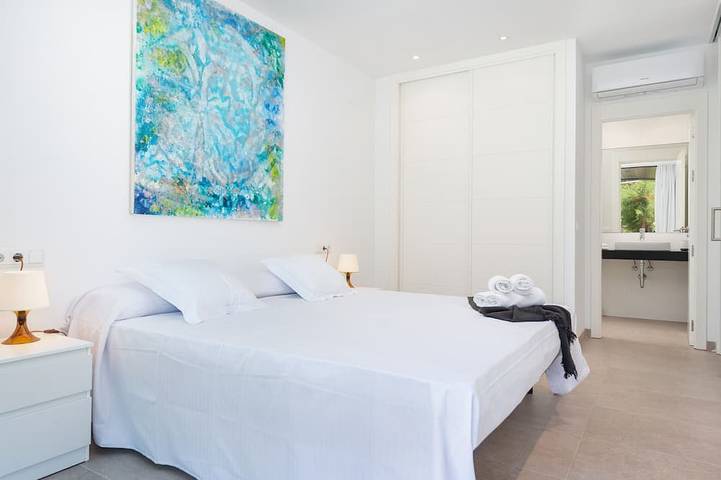 Ferienwohnung für 5 Personen, mit Balkon und Garten in Cala Sant Vicenc - 2
