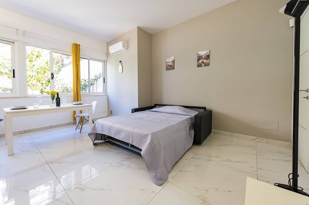 Ganze Wohnung, Guesthost - Charming 64 sqm apartment, ideal for three people, located on the mezzanine floor of a building without a lift.The property is located in a privileged position, close to Piazza della Rinascita, the hub of city life in Pescara, and a stone's t in Pescara, Adriaküste Abruzzen