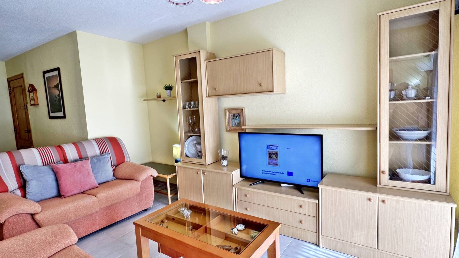 Apartamento entero, Apartamento de vacaciones para 5 personas con jardín in Miramar, Costa de Valencia